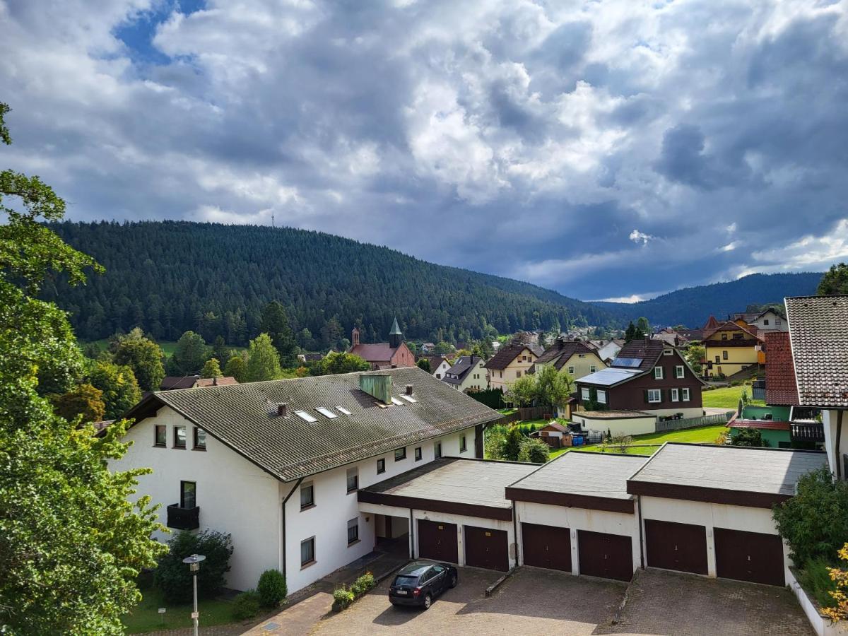 Schwarzwaldsuite Mit Panorama Waldblick Enzklösterle Esterno foto